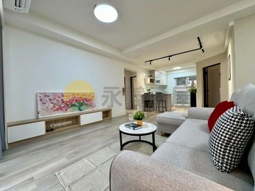 翻新公寓二樓★亞灣漢神音樂中心｜三面採光陽台進出｜高雄市苓雅區成功一路