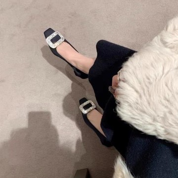 香港2025秋冬淺口單鞋船鞋方扣水鉆粗跟中跟瓢鞋平跟平底高跟鞋女