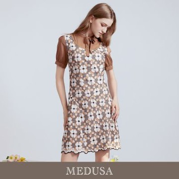 現貨【MEDUSA 曼度莎】復古焦糖蓬蓬袖蕾絲洋裝（M-XL）｜蕾絲洋裝 小禮服 短洋裝