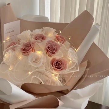 【Flora Flower】永生花束-人間值得粉白玫瑰 (含燈)