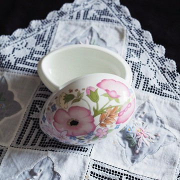 英國 Wedgwood 復古 骨瓷 蛋型 飾品盒