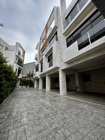 獨家南屯嶺東全新可雙車透天別墅『出價就談』｜台中市南屯區同安北巷