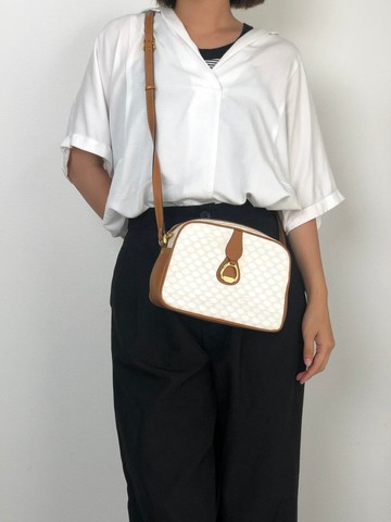【日本直送 名牌中古包】CELINE  સલૂન馬卡龍單肩包 白色 馬銜扣 PVC vintage 古董 wbvsb7