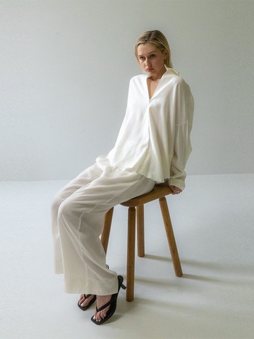 WHITE CURVED HEM BLOUSE