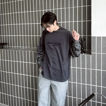 【KT USA】刺繡 兩件式Aurocean 2000 袖口拼接刺繡大學T 質感大學T 長T 情侶T格紋長T 98228