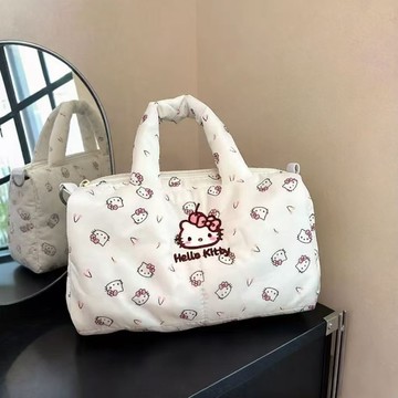 ✨臺灣出貨✨2026新款櫻桃kt滿印刺繡夾棉軟乎乎手提斜挎包女學生百搭可愛通勤