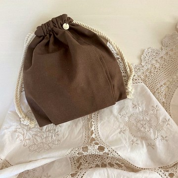 麻帆布側邊兩折抽繩手拿包巧克力色
