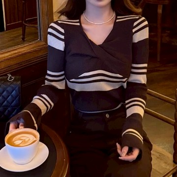 秋冬季扭結v領條紋針織衫長袖上衣