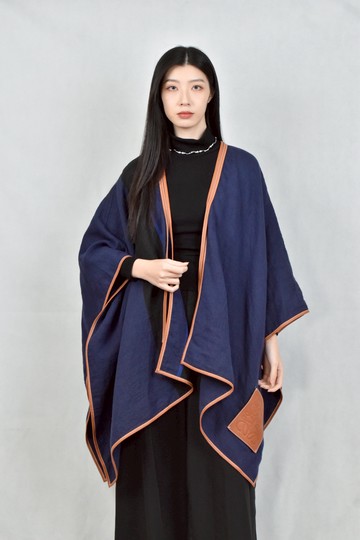 (F) loewe藍色披風外套