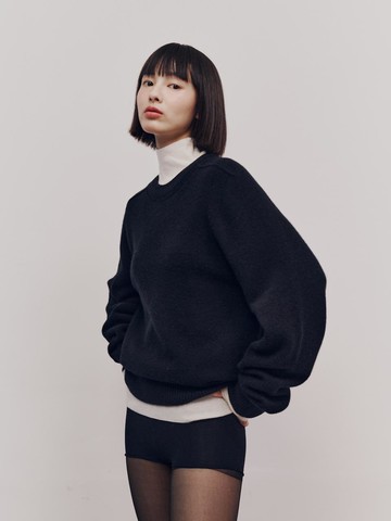 Signature Round Pullover (Black)
