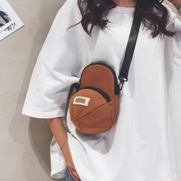 帆布小包包女2022新款迷你手機包ins潮小眾個性帽子情侶斜挎小包