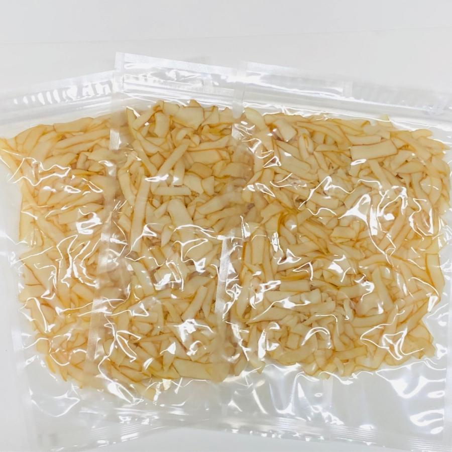  たっぷりお徳用いかくん（いか燻製）６００ｇ（ ２００g×３） 便利なチャック袋入り※原料事情により色、形状が変わる場合がございます。