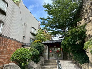近藝文特區~絕稀有大地坪花園電梯別墅~室內車庫可停｜桃園市桃園區大連二街