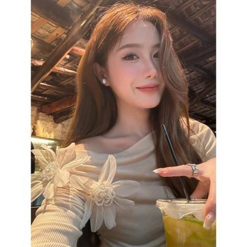 韓系溫柔風氛圍感穿搭上衣女立體花朵露肩長袖t恤早秋季外穿內搭