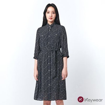 KeyWear奇威名品    字母印花收腰七分袖洋裝-黑色