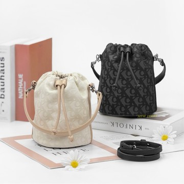 【New START精品服飾-員林】現貨 Calvin Klein CK 滿版字母 布面 迷你 水桶包 斜背包