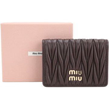 miu miu Matelasse 皺褶納帕羊皮6卡對折卡片夾(咖啡色)
