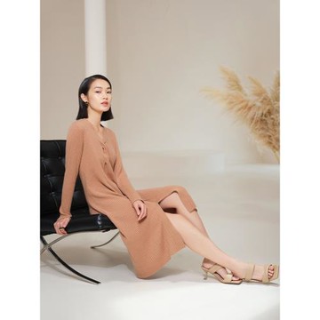 如意連云 秋季新款山羊絨V領針織連衣裙女絞花開叉修身百搭毛衣裙