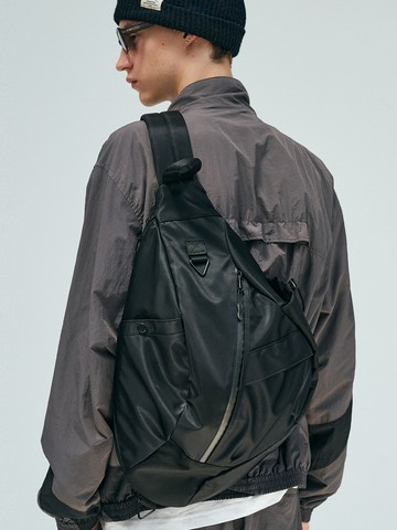 Arc Sling Bag _ Black