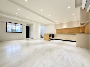 楠梓全棟翻新★六米臨路★日式質感車庫透天｜高雄市楠梓區興盛街