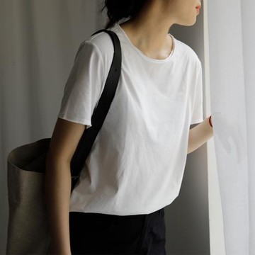 出品寬松自然邊圓領基礎短袖文藝