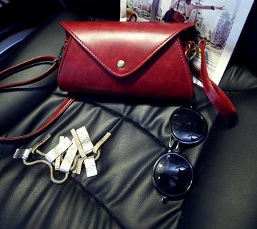 【Miss 小Q】韓國     真皮  復古包  單肩包 斜跨包 小包 側背包 女包 小女包 手拿包 KOREA　軟皮包