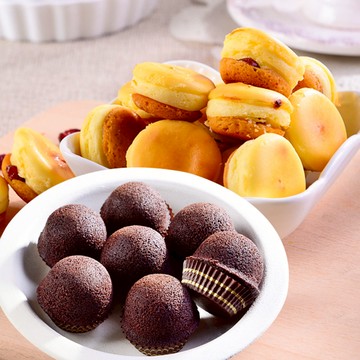 布朗尼1盒(12入)+蔓越莓乳酪球1盒(32入)