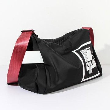 運動休閑健身包男斜挎包尼龍牛津布2025新款潮單肩包大容量旅行包