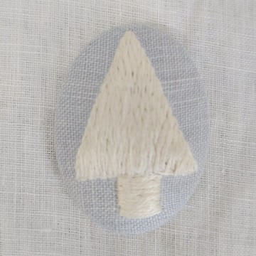 白色樹木刺繡胸針【hokuo】編號