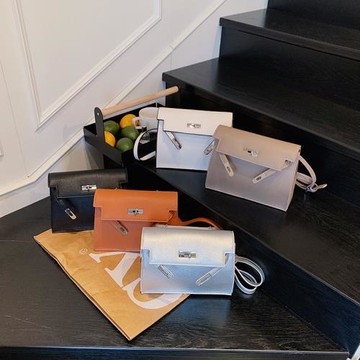 2025新款時尚春夏簡約清新雙肩鎖扣上新質感單肩斜挎手提小方包