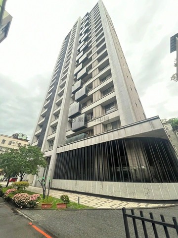 知名建商屋久紀稀有露台2房車｜新北市蘆洲區中正路