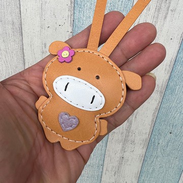 療癒小物 卡其色 可愛 小豬 純手工縫製 皮革 吊飾 小尺寸