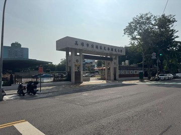 光華國小旁前路後巷透天店住雙車位｜高雄市前鎮區廣西路