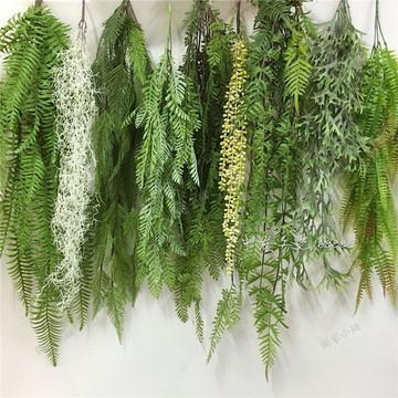 【臺灣-出貨】仿真綠植壁掛吊蘭花垂吊綠色植物波斯草蕨類牆壁懸空裝飾蕨葉藤條08Ju