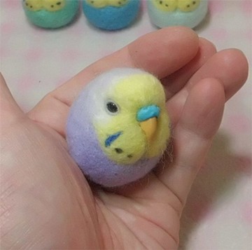 虹彩鸚鵡 糖果紫★可選擇磁鐵/胸針款 羊毛小鳥 訂製 羊毛氈 鳥嘴顏色可變更