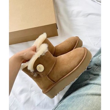 【厚底】2024冬季新款短筒木扣高筒雪地靴女皮毛一體河南桑坡村