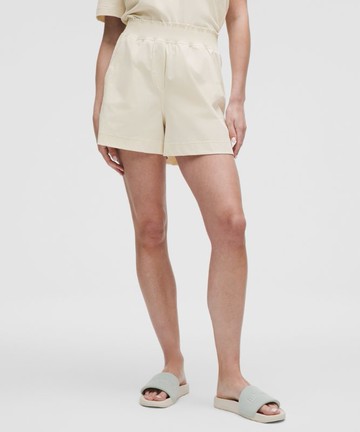 Stretch Woven Ruffle-Waist High-Rise Shorts 4" Size Large