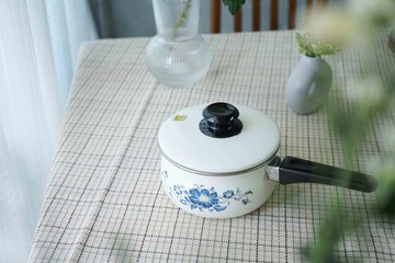 日本雜貨-昭和時代全新品白色青花瓷花朵珐瑯單柄鍋