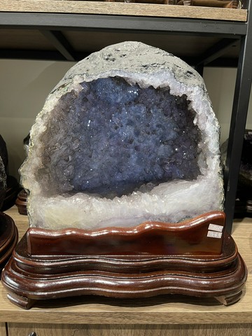 Sweet Heart 田芯精選異象 水晶洞 17.07kg 鱷魚骨幹原礦晶洞 共生鈦晶 晶體清透 大片太陽花結晶壁 火光佳 現貨