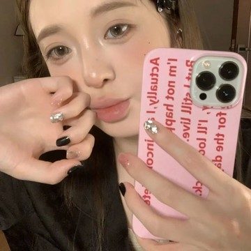 💖台灣出貨💖純手工穿戴甲美甲貼片黑銀鉆跳色高級亮片甜酷短甲ins風顯白秋款