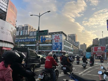 C27灣仔內輕軌站旁4房透天厝｜高雄市三民區鼎山街