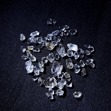 【油膽閃靈鑽原石】