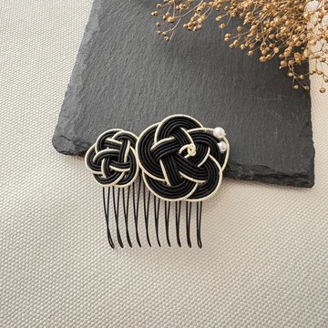 水引 / 黑色 / 梅結髮梳 / 點綴珍珠，展現清新雅緻