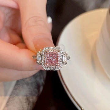 隔日到貨 百貨專櫃 阿蓋爾 粉紅鑽 1克拉 方鑽 戒指 粉水晶 奧地利水晶 可調式戒圍A179