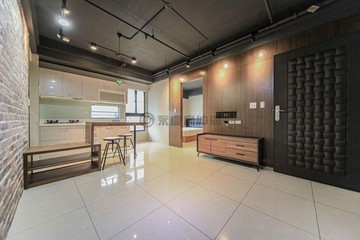 左營三鐵共構｜工業風兩房平移車｜高雄市左營區文自路