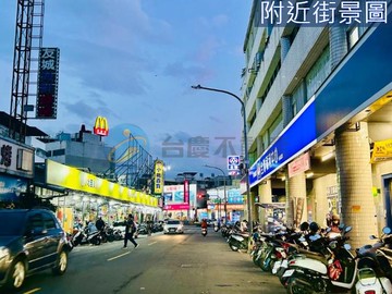 右昌商圈/麥當勞旁/一樓翻新可停雙車美寓｜高雄市楠梓區軍校路