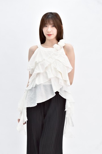 (S) 【唐玲私服】質感無袖花花飄逸感白色上衣