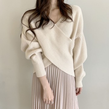 MOCOV領交叉設計螺紋坑條落肩針織毛衣