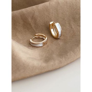 DOUDOUSTORE高級感精致小巧琺瑯圓環耳扣耳環女奶白圈圈耳圈耳飾