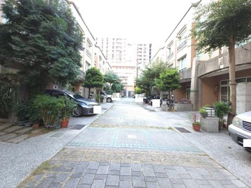 台中公園湖濱生態園區社區庭園車庫別墅｜台中市東區福仁街